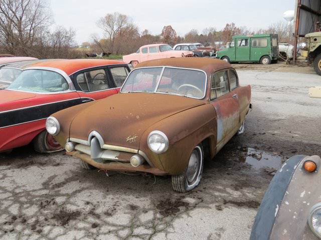 700 araçlık dev koleksiyon çürümeye bırakıldı