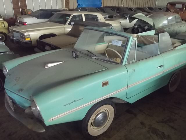 700 araçlık dev koleksiyon çürümeye bırakıldı