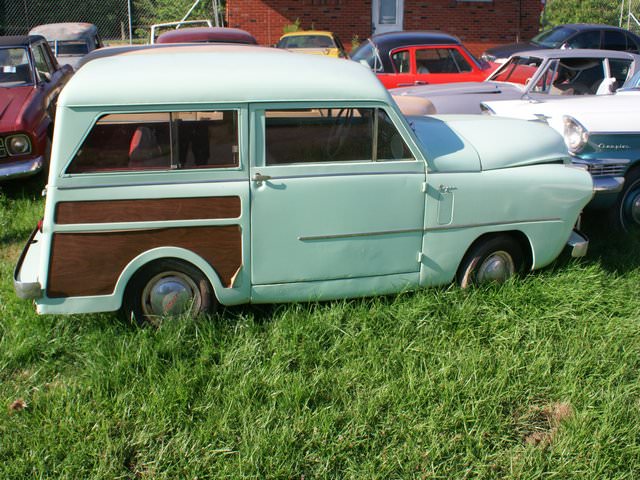 700 araçlık dev koleksiyon çürümeye bırakıldı