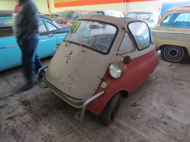 700 araçlık dev koleksiyon çürümeye bırakıldı