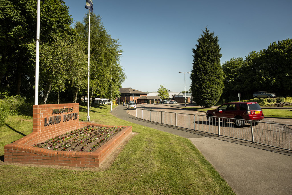 Jaguar Land Rover’ı soydular