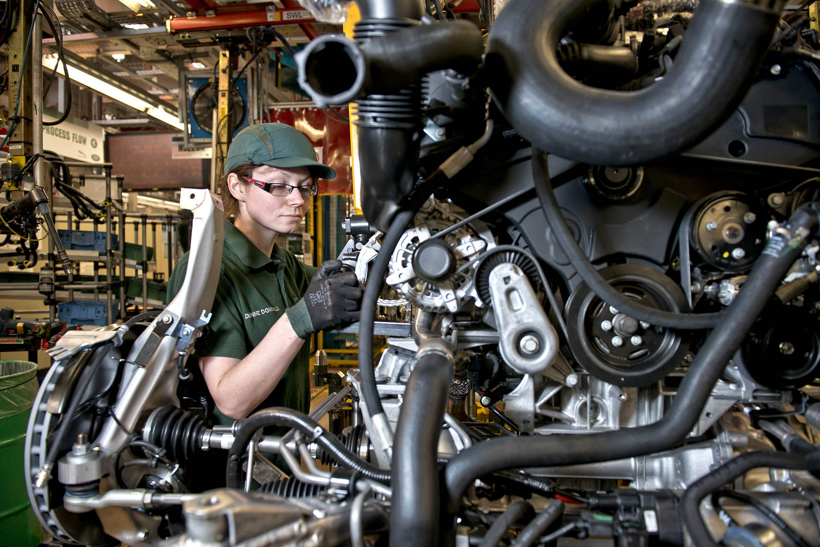 Jaguar Land Rover’ı soydular