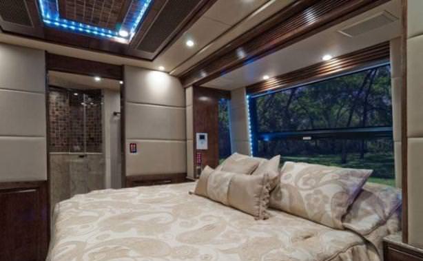 Görenleri hayrete düşüren karavanlar