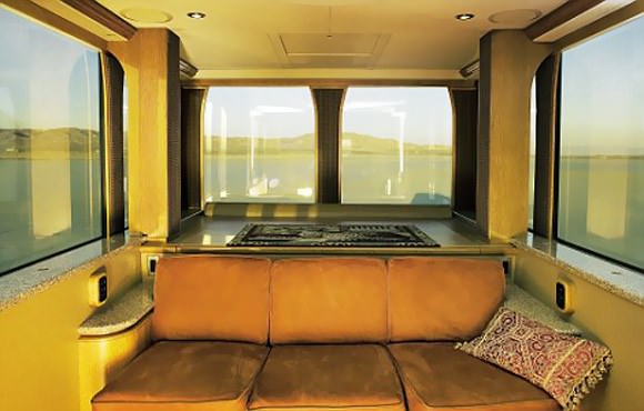 Görenleri hayrete düşüren karavanlar