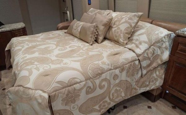 Görenleri hayrete düşüren karavanlar