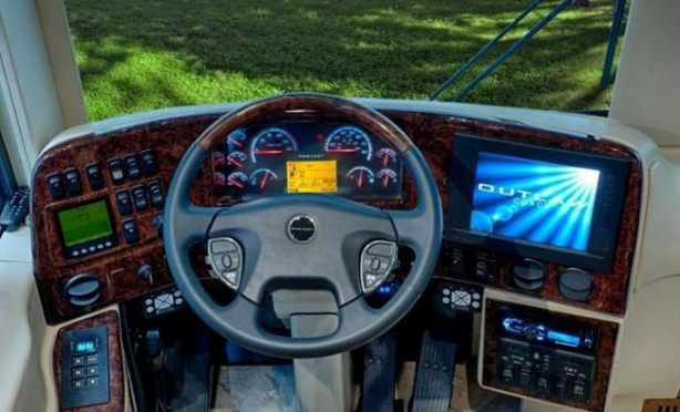 Görenleri hayrete düşüren karavanlar