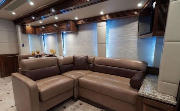 Görenleri hayrete düşüren karavanlar