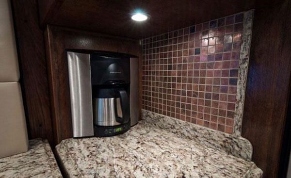 Görenleri hayrete düşüren karavanlar