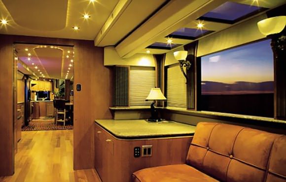 Görenleri hayrete düşüren karavanlar