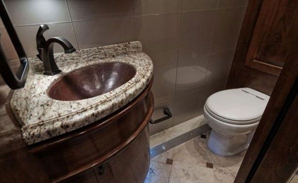 Görenleri hayrete düşüren karavanlar