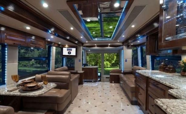 Görenleri hayrete düşüren karavanlar