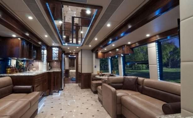 Görenleri hayrete düşüren karavanlar