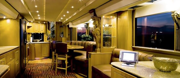 Görenleri hayrete düşüren karavanlar