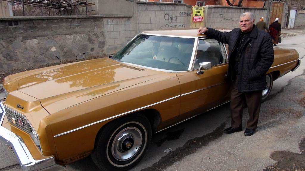 Siyaset için kullanılan 1973 Chevrolet Impala artık garajda