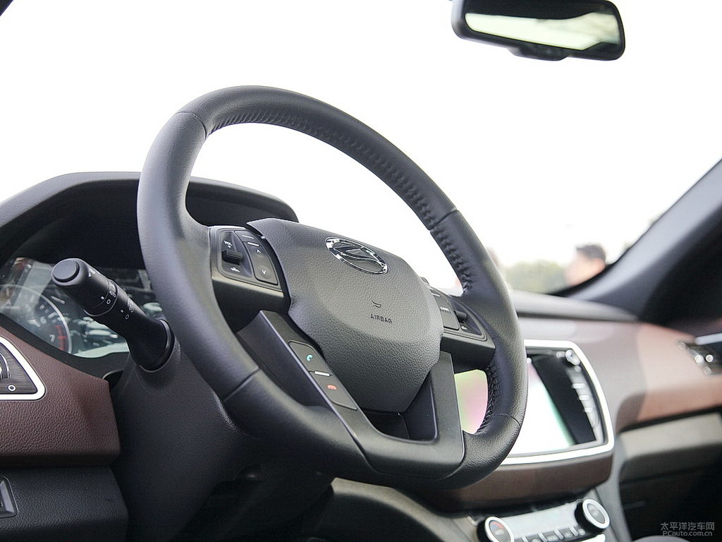 Üç kat daha ucuz Çinli Evoque peynir ekmek gibi satıyor