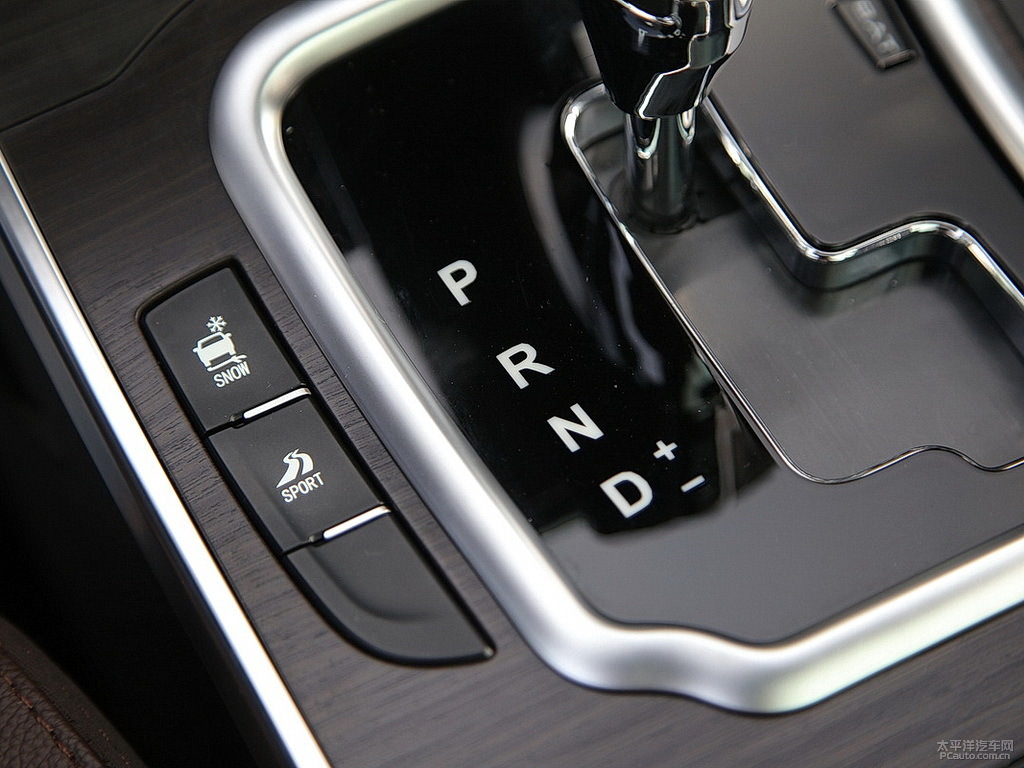 Üç kat daha ucuz Çinli Evoque peynir ekmek gibi satıyor