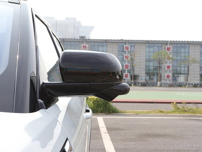 Üç kat daha ucuz Çinli Evoque peynir ekmek gibi satıyor