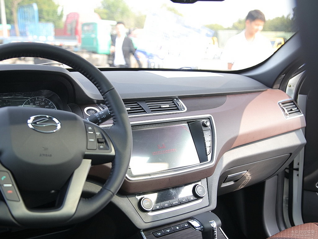 Üç kat daha ucuz Çinli Evoque peynir ekmek gibi satıyor