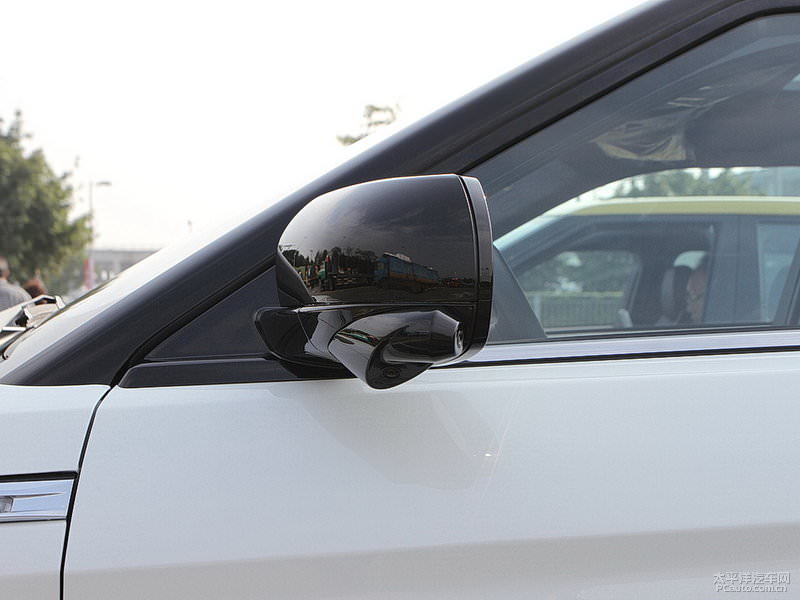 Üç kat daha ucuz Çinli Evoque peynir ekmek gibi satıyor