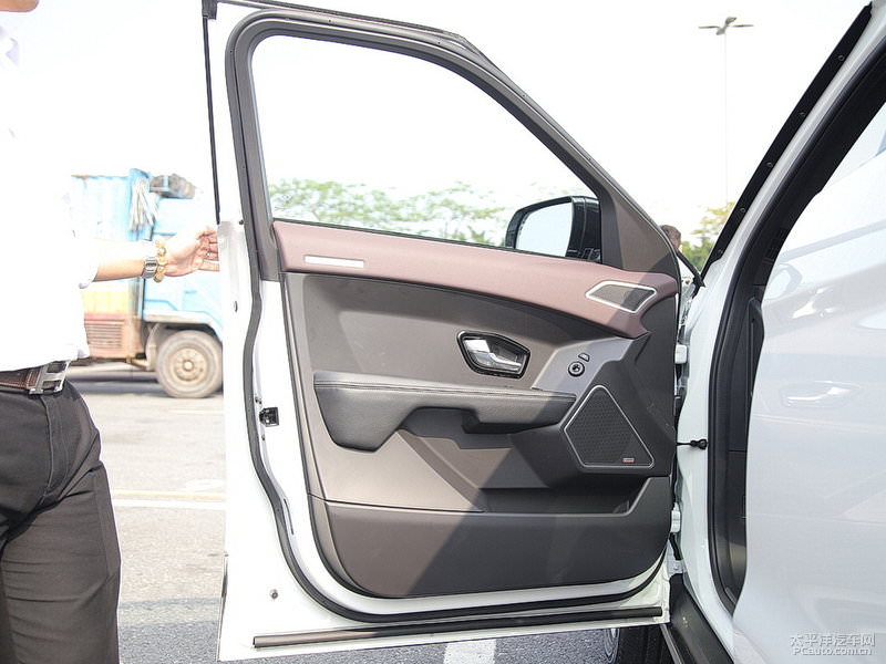 Üç kat daha ucuz Çinli Evoque peynir ekmek gibi satıyor