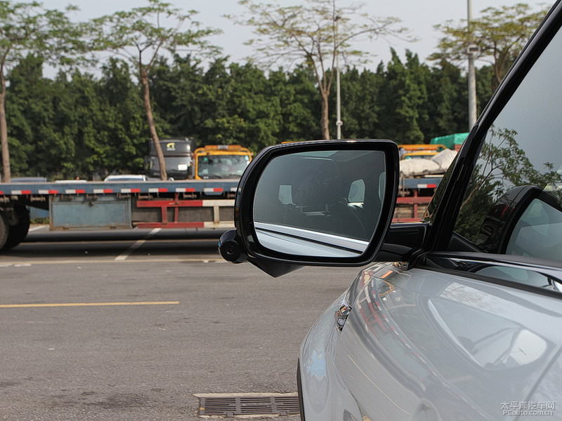 Üç kat daha ucuz Çinli Evoque peynir ekmek gibi satıyor