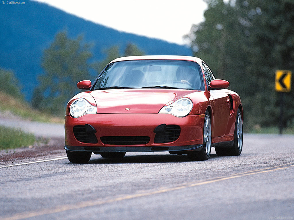 Porsche 911 Turbo ile 949,513 km yol yaptı