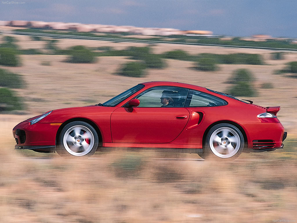Porsche 911 Turbo ile 949,513 km yol yaptı