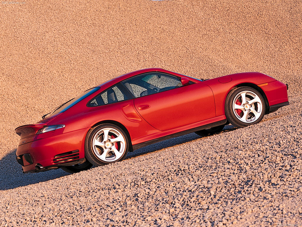 Porsche 911 Turbo ile 949,513 km yol yaptı