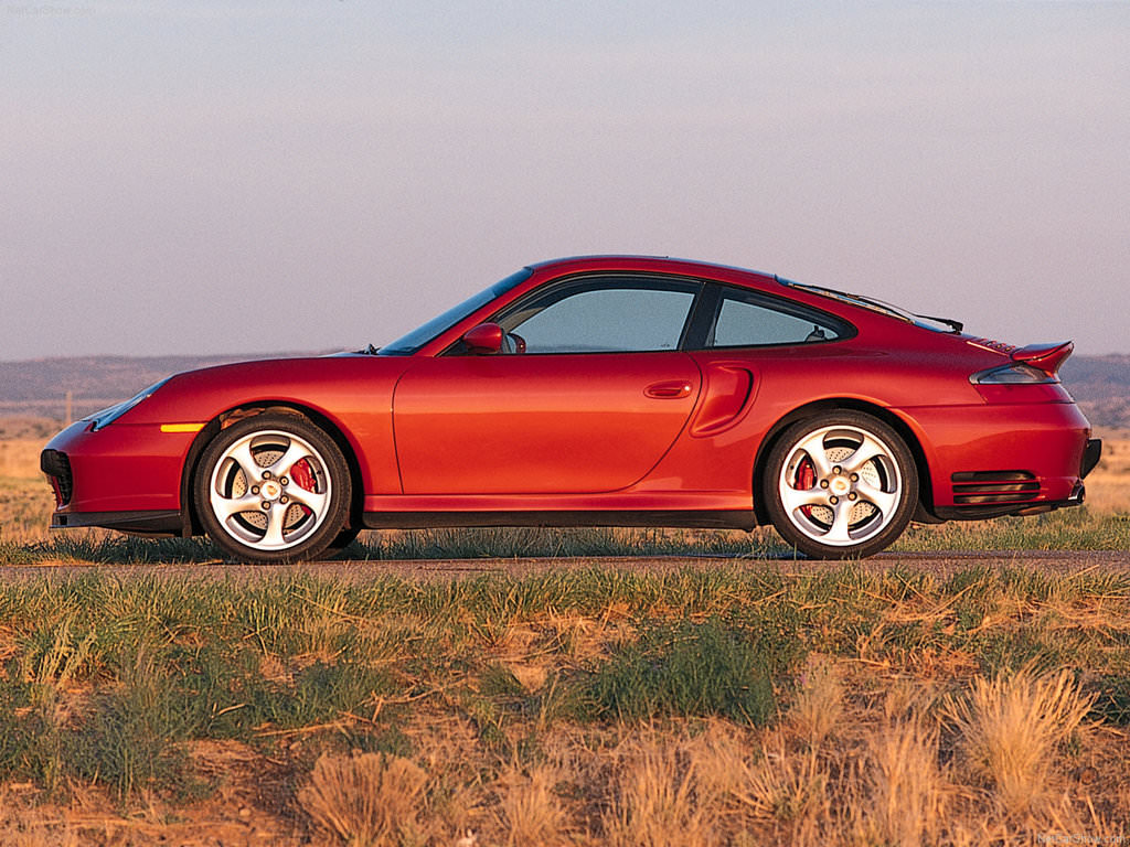 Porsche 911 Turbo ile 949,513 km yol yaptı