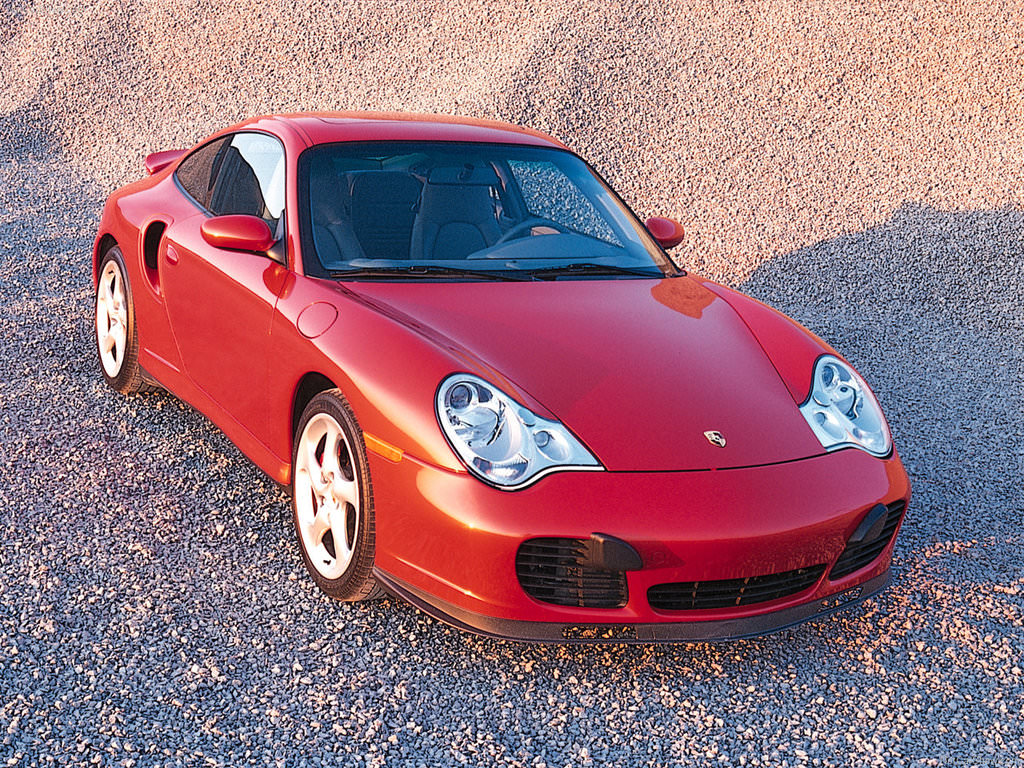 Porsche 911 Turbo ile 949,513 km yol yaptı