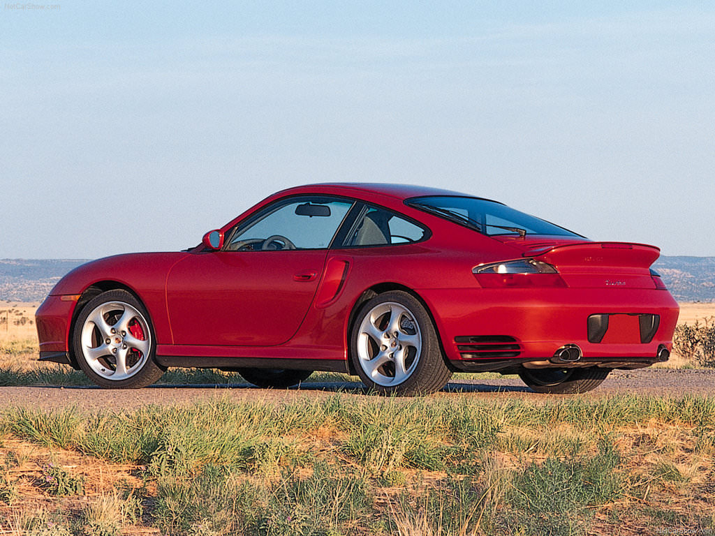 Porsche 911 Turbo ile 949,513 km yol yaptı