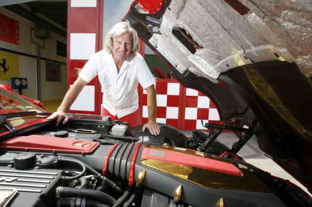 Mercedes McLaren SLR'ını altın kapladı