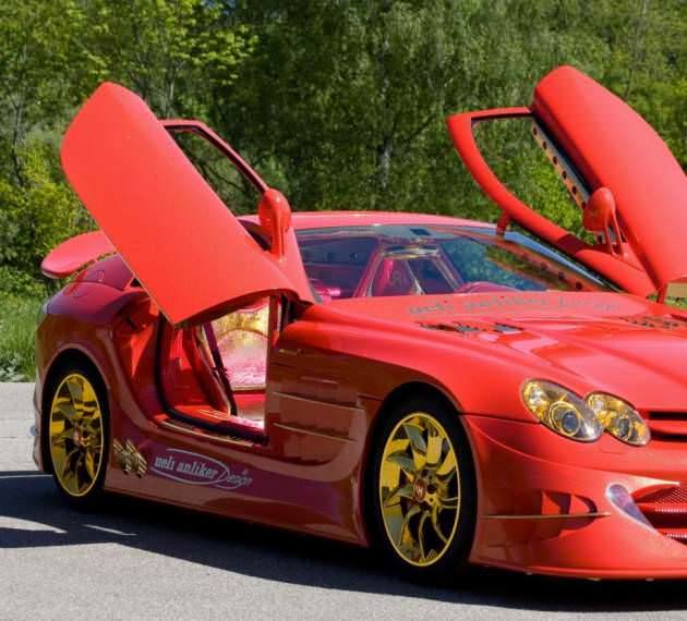 Mercedes McLaren SLR'ını altın kapladı