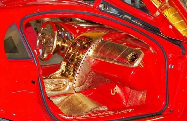 Mercedes McLaren SLR'ını altın kapladı