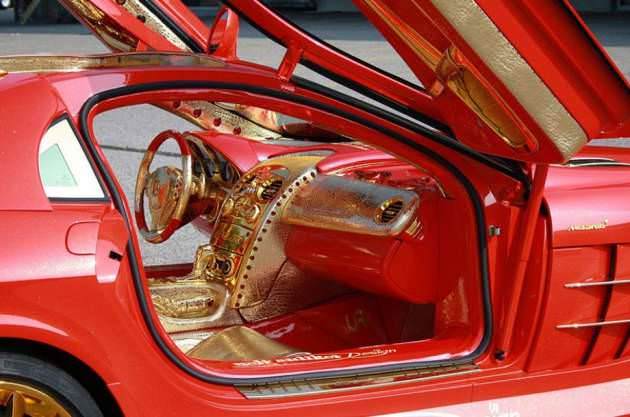 Mercedes McLaren SLR'ını altın kapladı