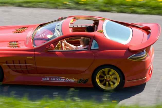 Mercedes McLaren SLR'ını altın kapladı