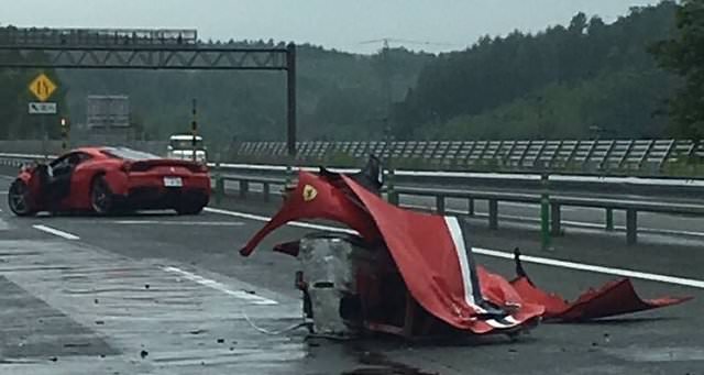 Hurdaya dönen lüks otomobiller