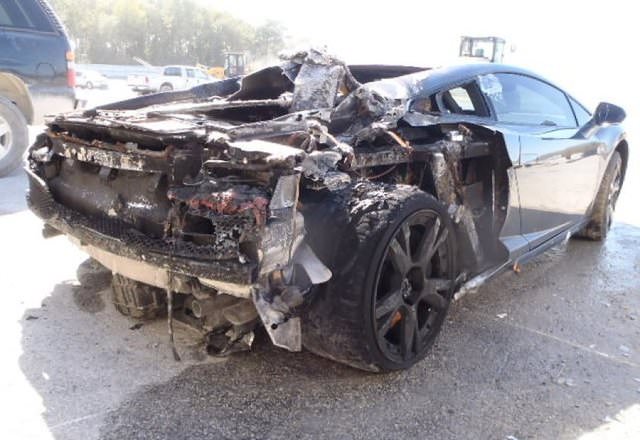 Hurdaya dönen lüks otomobiller