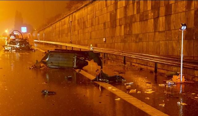 Hurdaya dönen lüks otomobiller