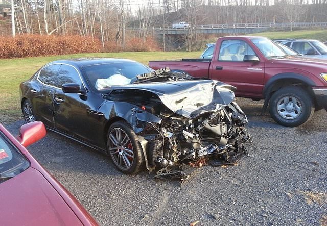 Hurdaya dönen lüks otomobiller