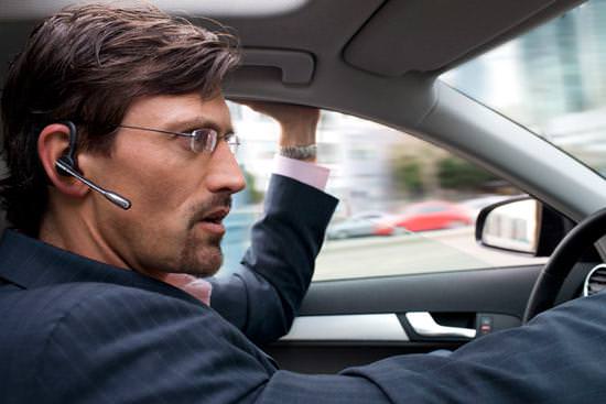 Araç kullanırken telefonla konuşmanın riskleri