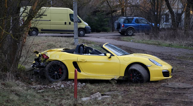 Hurdaya dönen lüks otomobiller