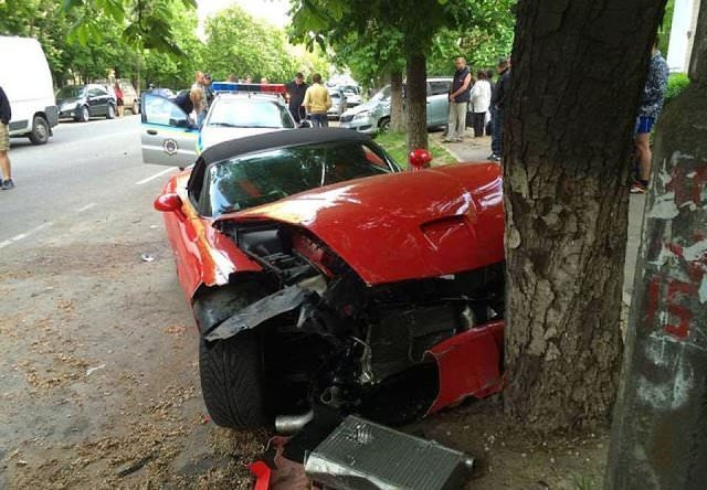 Hurdaya dönen lüks otomobiller