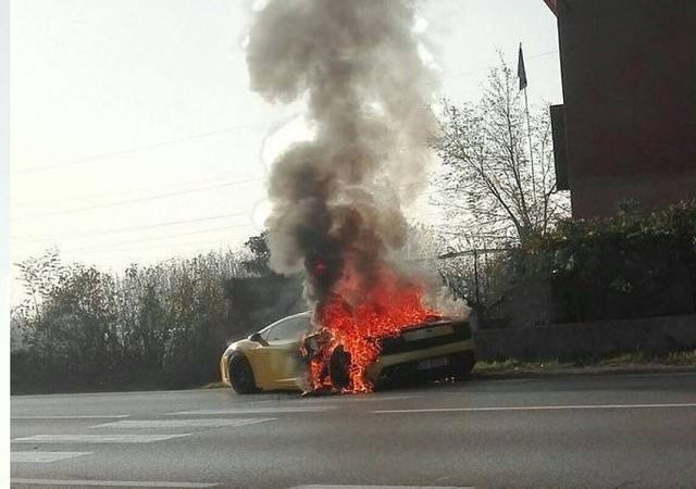 Hurdaya dönen lüks otomobiller