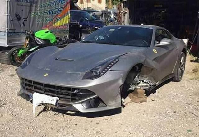 Hurdaya dönen lüks otomobiller