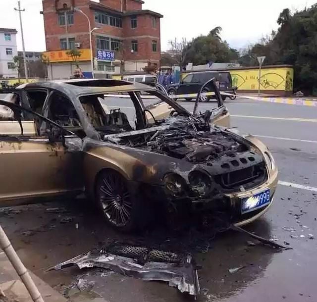 Hurdaya dönen lüks otomobiller