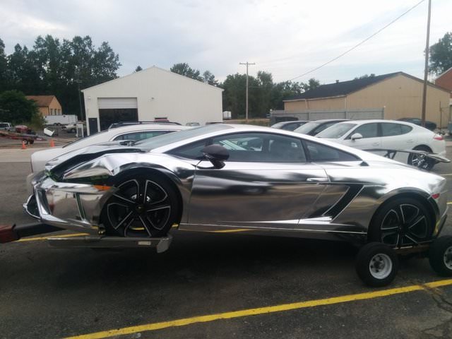 Hurdaya dönen lüks otomobiller