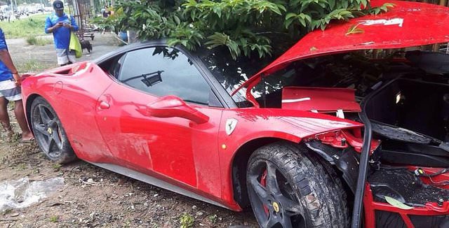 Hurdaya dönen lüks otomobiller