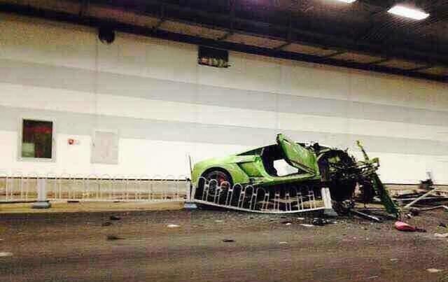 Hurdaya dönen lüks otomobiller