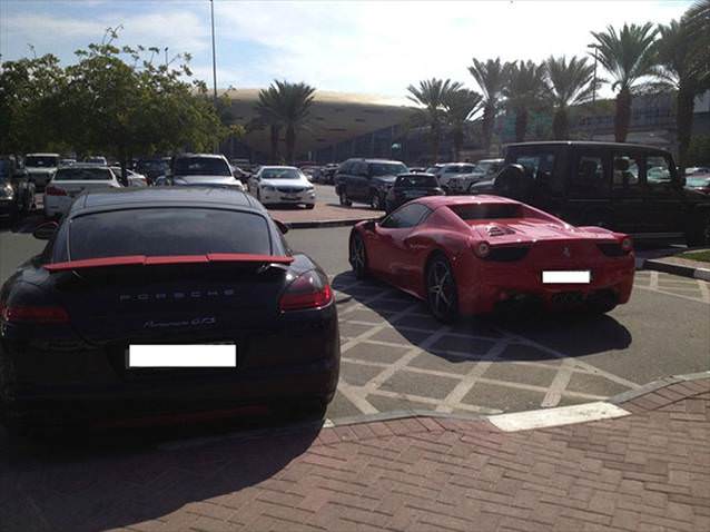 Dubai'de Üniversite Otoparkı
